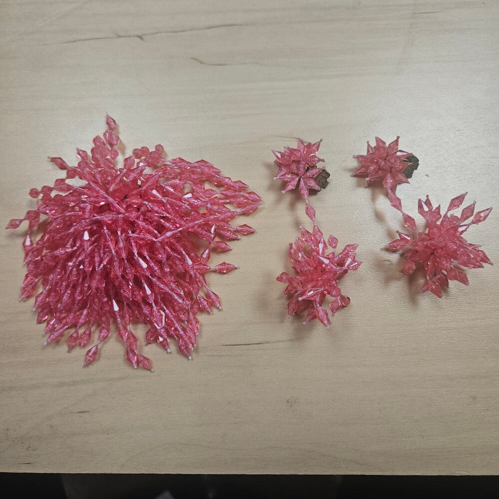 VTG '60s Hot Pink Plastic Waterfall Bead Brooch Pom-Pom Style Pin Clip Ons
